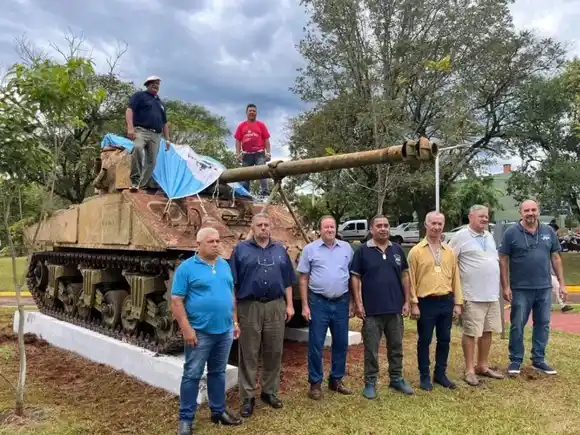 Histórico tanque de la guerra de Malvinas fue trasladado de Villaguay a San Vicente