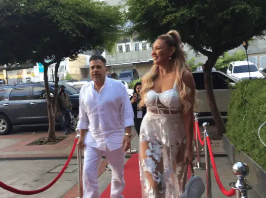 Liz y Miguel Moly a su llegada al lanzamiento de su nuevo tema. Foto CL