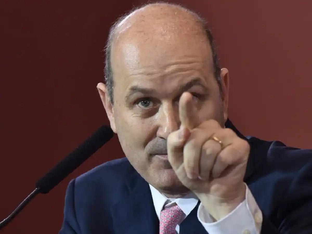 Reapareció Sturzenegger y cuestionó al gobierno por la crisis económica