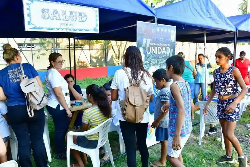 Solís participó en multitudinario 
encuentro recreativo y saludable
