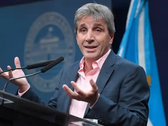 Caputo ratificó la continuidad del esquema de bandas para el dólar