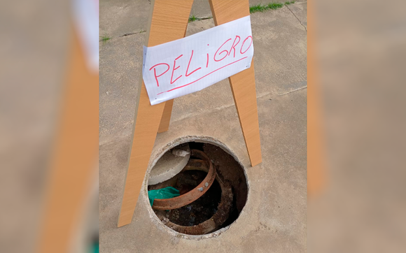 Boca de cloaca caída: “Ya no sabemos qué hacer”