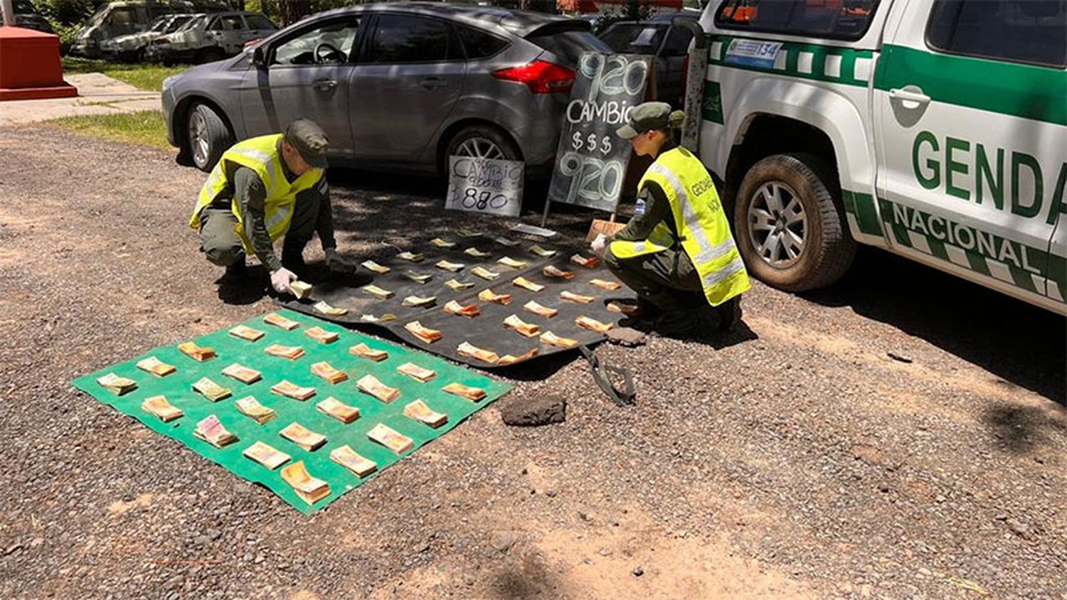 Cambiaban dólares de manera ilegal en Gualeguaychú: les secuestraron una cifra impactante de dinero