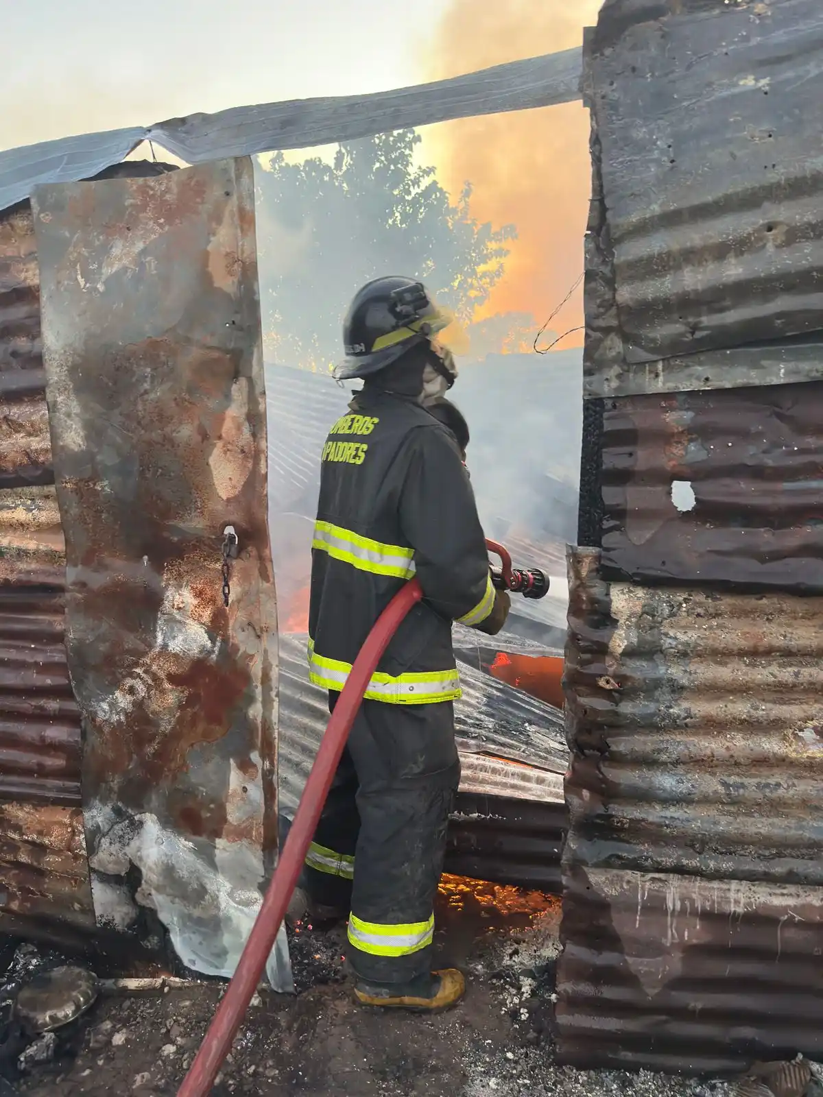 incendio vivienta Asentamiento Sur, intersección de Río de Janeiro y R. De Escalada - 2