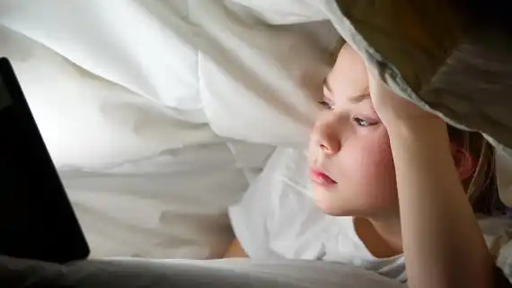 Llaman a la industria de Internet a proteger a infancias de contenidos inadecuados en la red