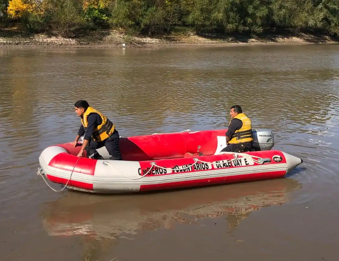 Búsqueda de personas desaparecidas en le río-