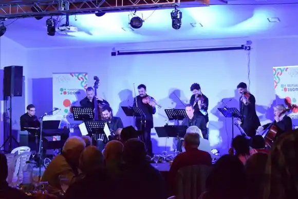 Con una cena y espectáculos artísticos, el SEOM festejó el día del jubilado