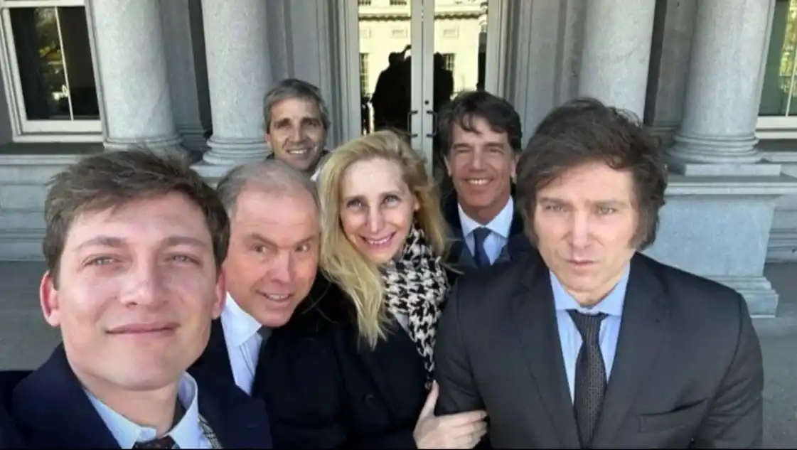 Milei y parte del futuro gabinete, en la gira por Estados Unidos.
