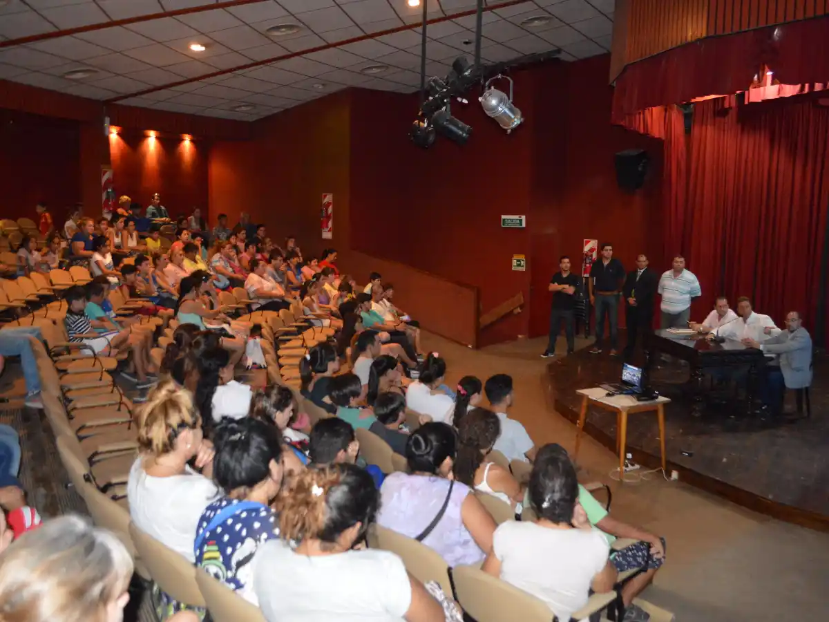 Unos 200 chicos viajarán hoy a colonia de vacaciones en las sierras  
