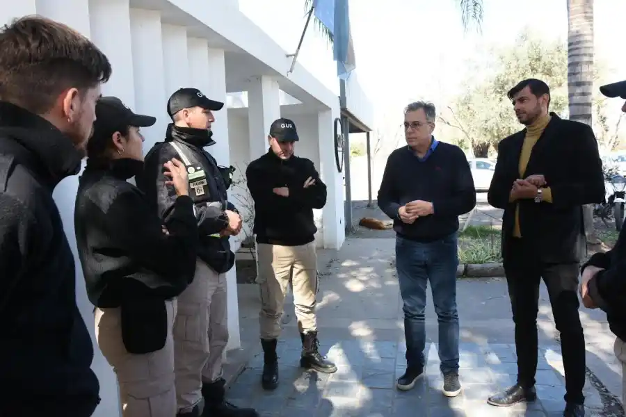 El Intendente reconoció a los agentes de la GUR que le salvaron la vida a un niño