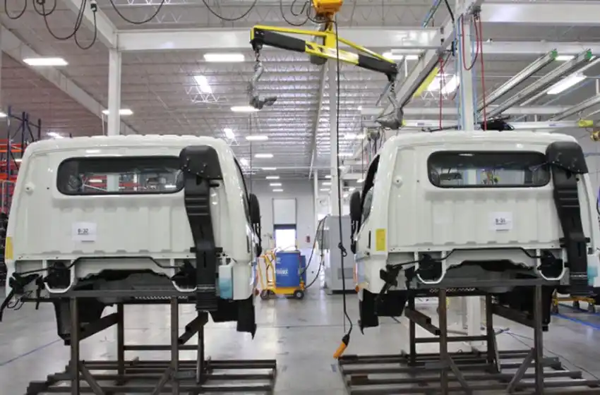 La industria lleva 18 meses de caída constante y acumula una baja de 7,2% en lo que va del año