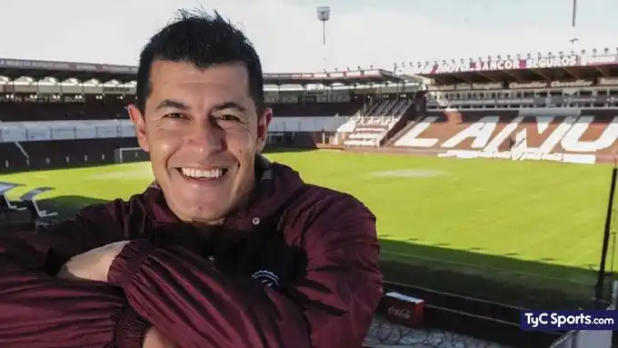 Lanús anunció el regreso de Almirón como DT
