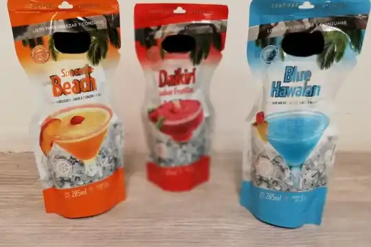 Advierten sobre la venta de bebidas alcohólicas en envases de plástico