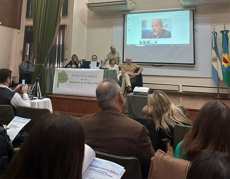 Homenaje a Mario Juliano en un debate de jueces bonaerenses