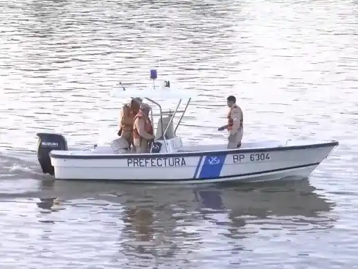 Hallan el cuerpo de un expolicía dentro de un auto sumergido en el río Paraná