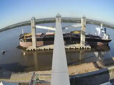 Termoeléctrica de Timbúes despidió 1.000 personas, debe más de 140 días a contratistas y quiere renegociar el contrato