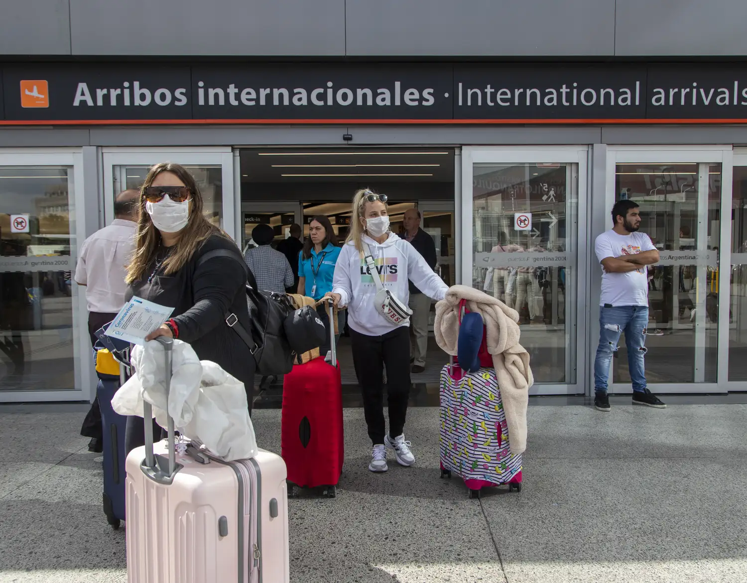 La prohibición de venta en cuotas de servicios turísticos en el exterior evidencia la gravedad de la situación de la reservas.