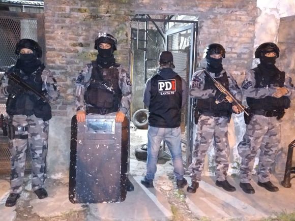 Detuvieron a dos sospechosas de formar parte de una banda narco y por el ataque a un negocio en Villa Gobernador Gálvez