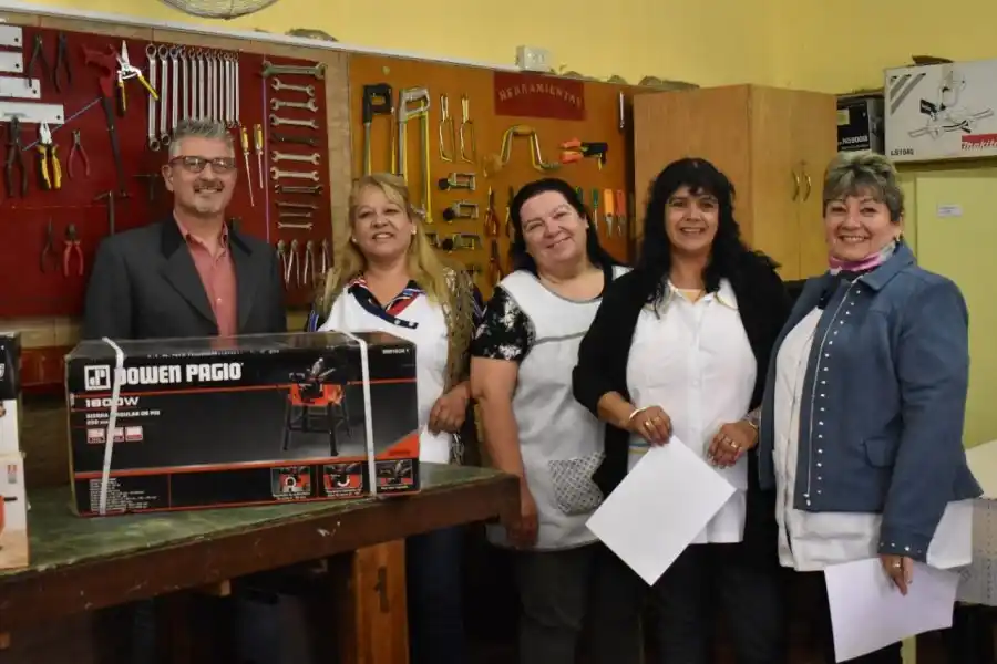 Entregaron equipamiento a talleres de tecnología