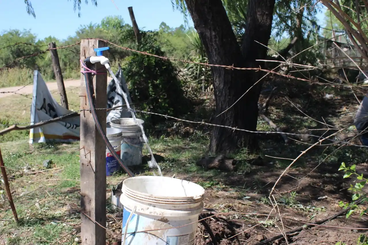 Calor, cortes y consumo desmedido de agua en algunas zonas de la ciudad 