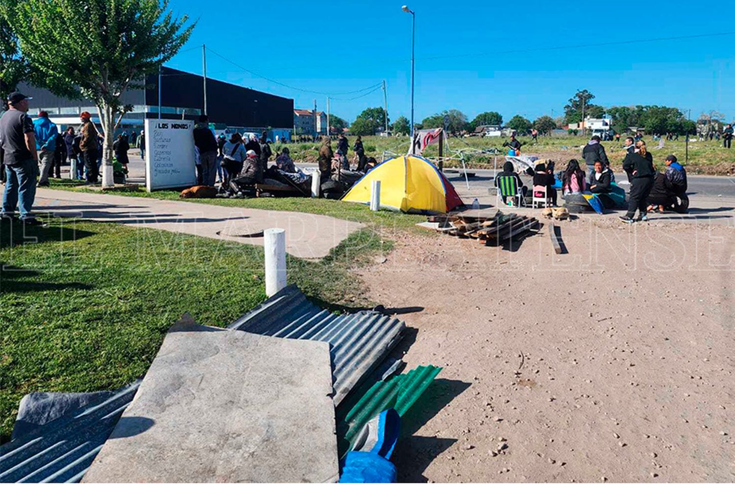 Las Heras: abandonaron los terrenos, pero realizan un corte sobre la avenida 39