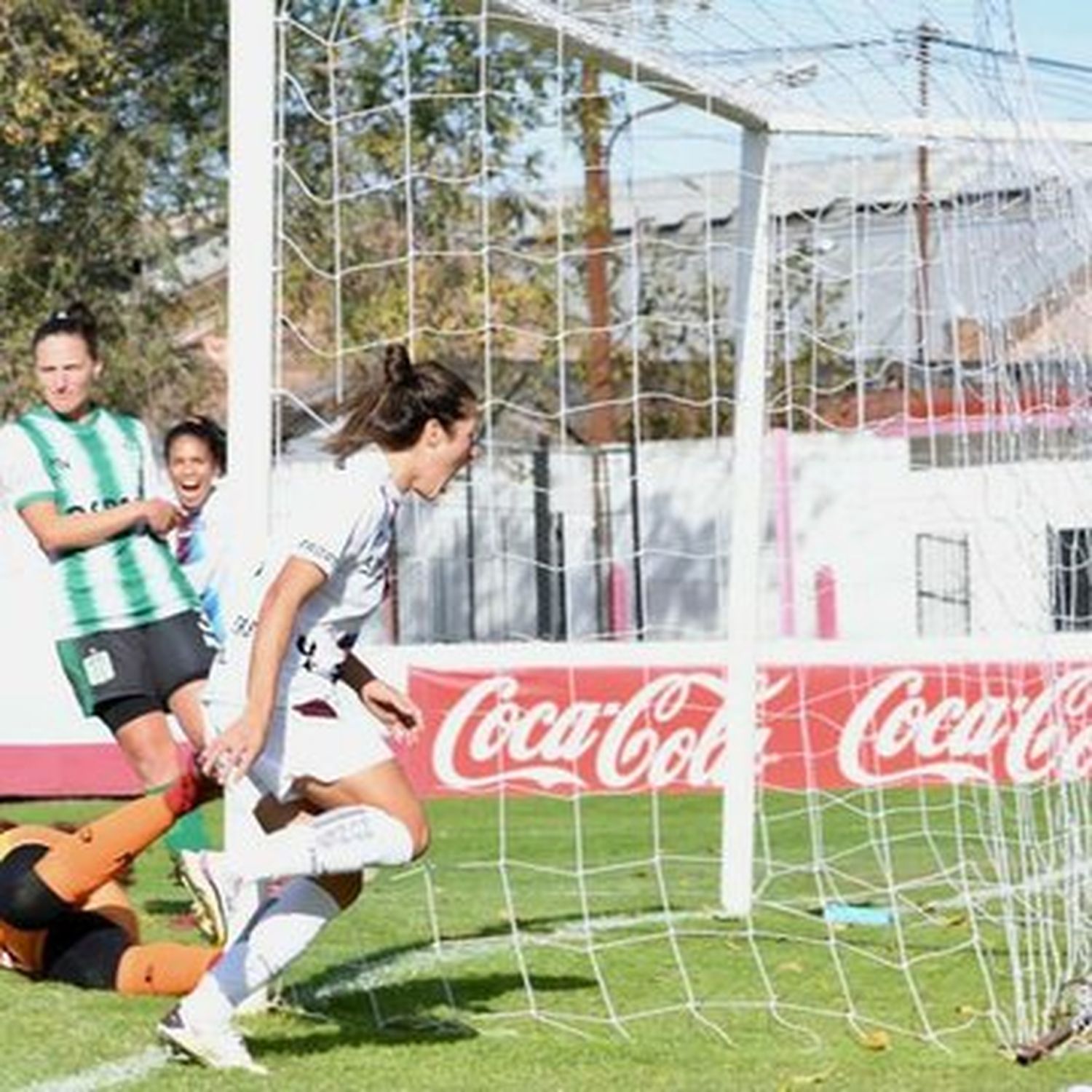 Doblete de Núñez en la goleada de UAI Urquiza