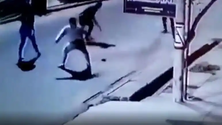 Quiso frenar un caso de violencia de género y terminó con un hachazo en la cabeza