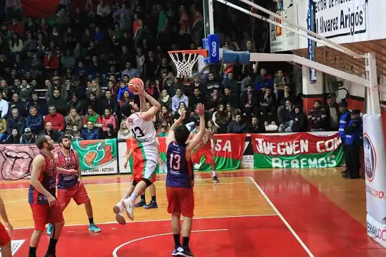 Neptunia goleó a Olimpia y va por la gloria