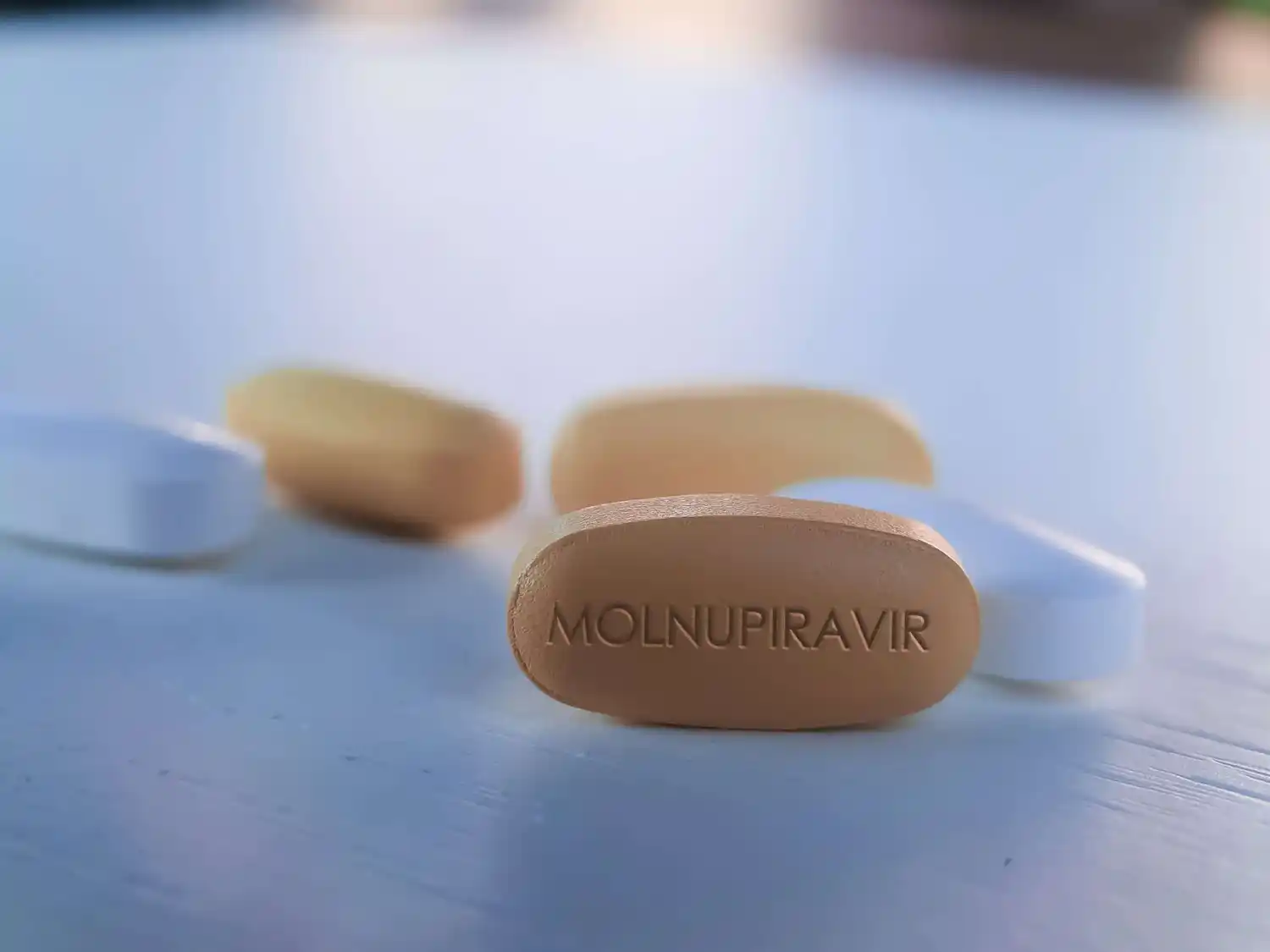 La OMS da luz verde al molnupiravir, el primer tratamiento oral contra el Covid
