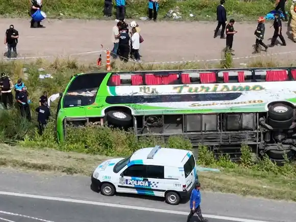 Accidente en Ruta 2: la fiscalía define las próximas medidas para esclarecer el vuelco del micro