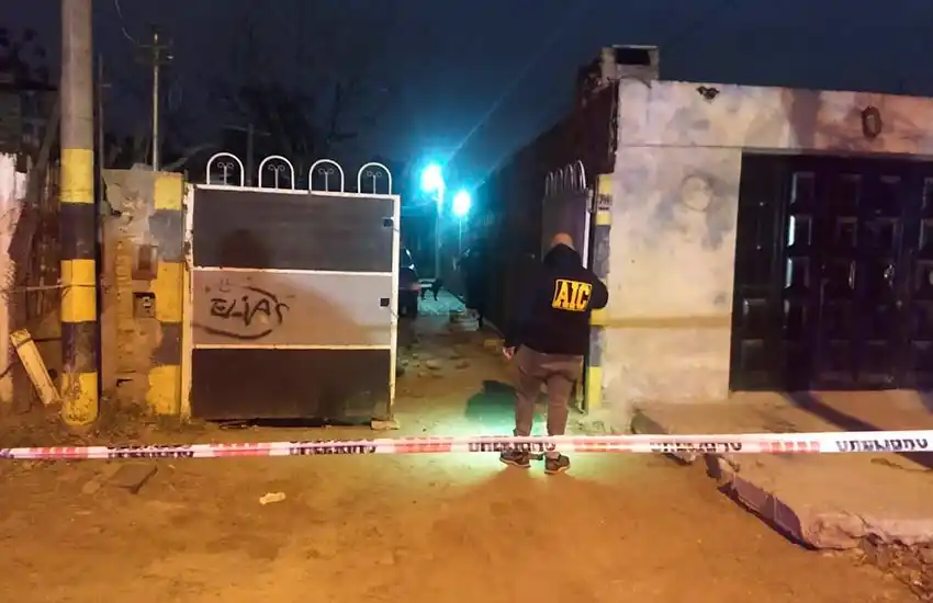 Nuevo crimen en Rosario: balearon una casa en zona oeste y asesinaron a un hombre de 56 años