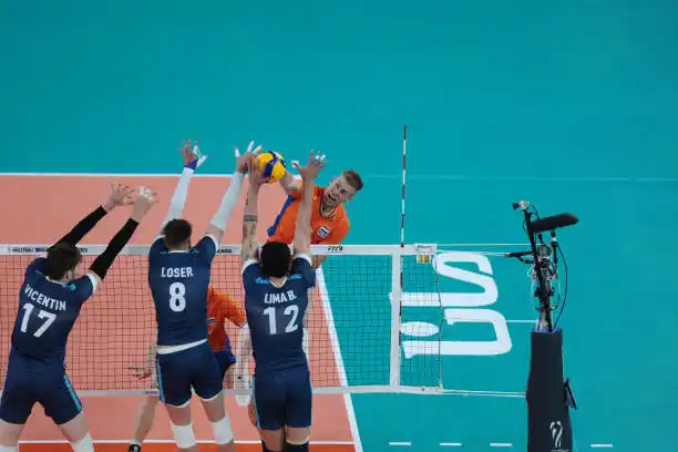 Argentina se mide con Serbia en cuartos