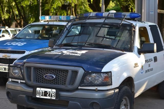 Tres detenidos en allanamientos relacionados con robos a comercios