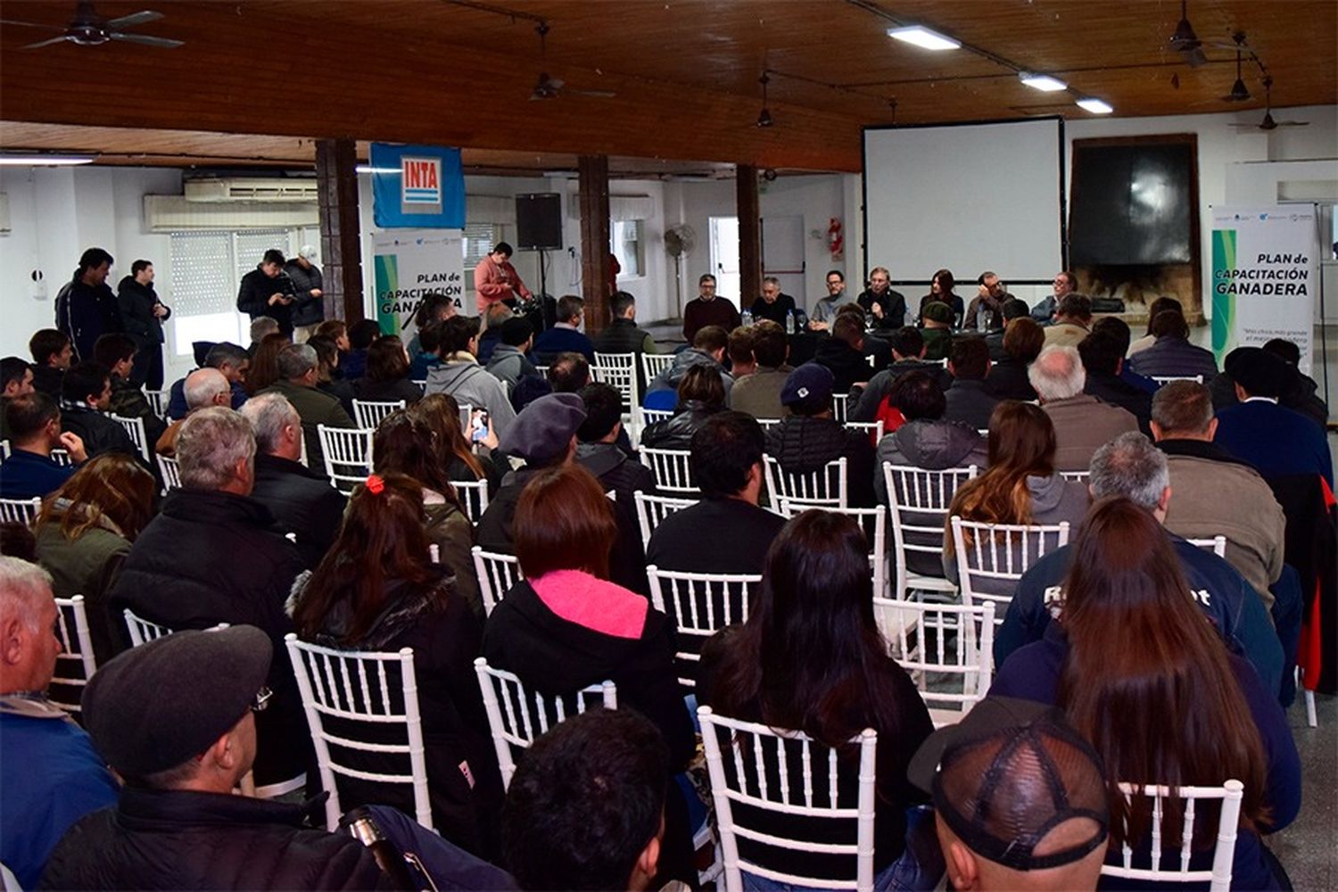 La capacitación fue organizada de manera conjunta entre la Secretaría de Agricultura, Ganadería y Pesca de la Nación, su organismo par a nivel provincial y la Fundación de Lucha Contra Fiebre Aftosa.