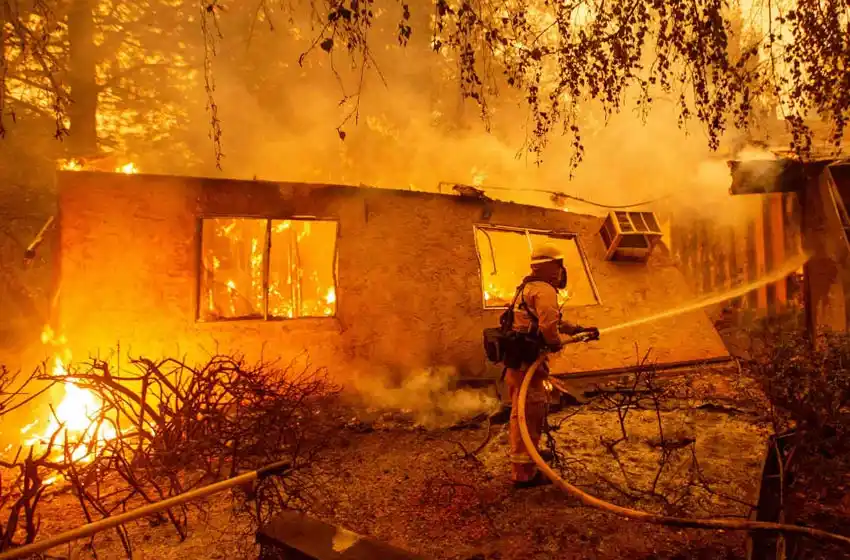 Al menos 31 muertos y un centenar de desaparecidos en los incendios de California