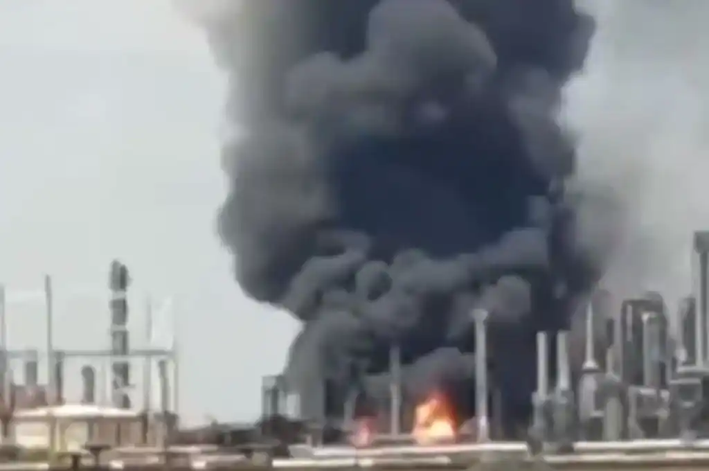 Explosión e incendio en la mayor refinería de crudo de Rumania