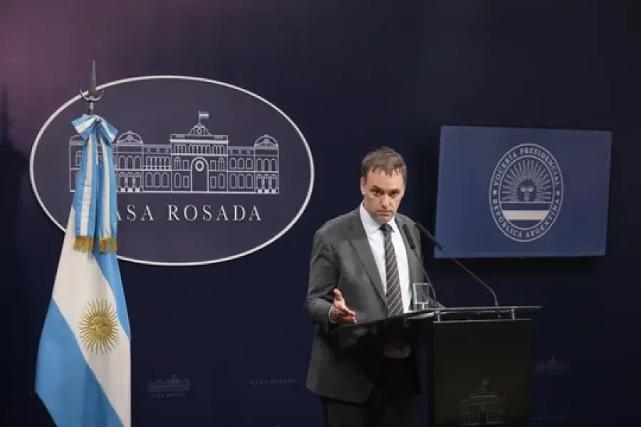 Sadaic intimó a Adorni y exige una retractación pública