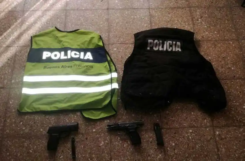 Un policía armado amenazó a un hombre por una indemnización