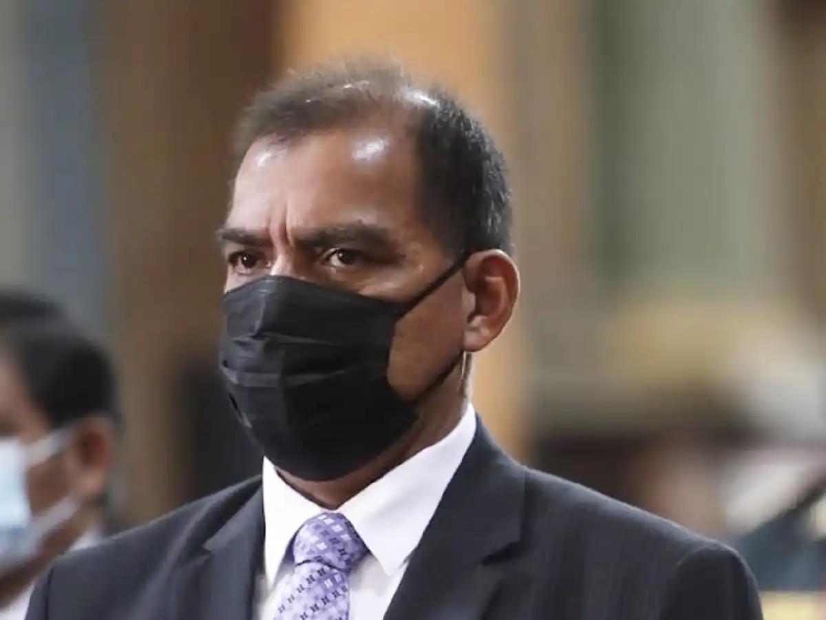 Dimite ministro peruano por realizar una fiesta pese a las restricciones por covid