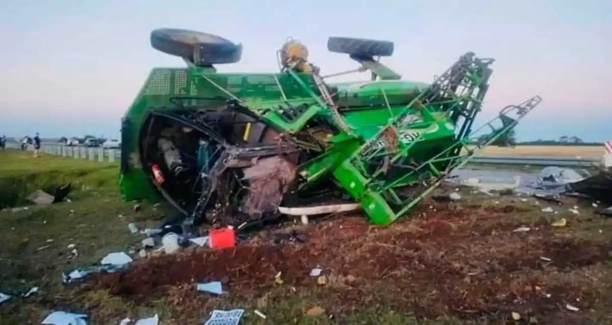 Así quedó la máquina tras impactar con un colectivo.