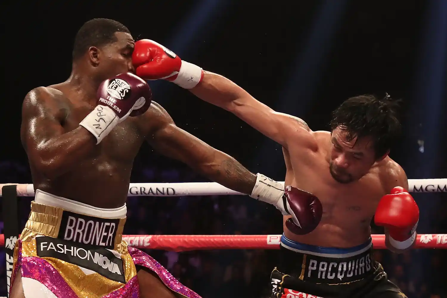  Pacquiao no dejó dudas ante Broner en Las Vegas