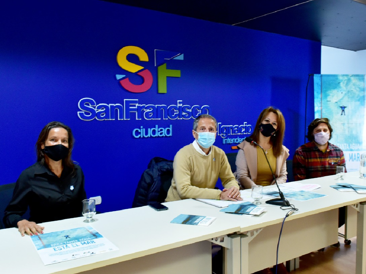 Se presentó “Para tanta agua está el mar”, una creación multimedia de artistas locales