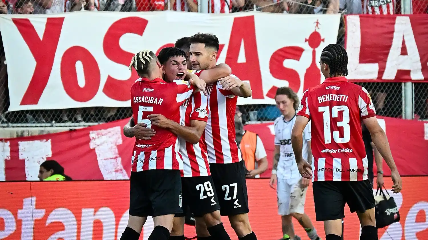 Estudiantes fue pura alegría en San Nicolás.