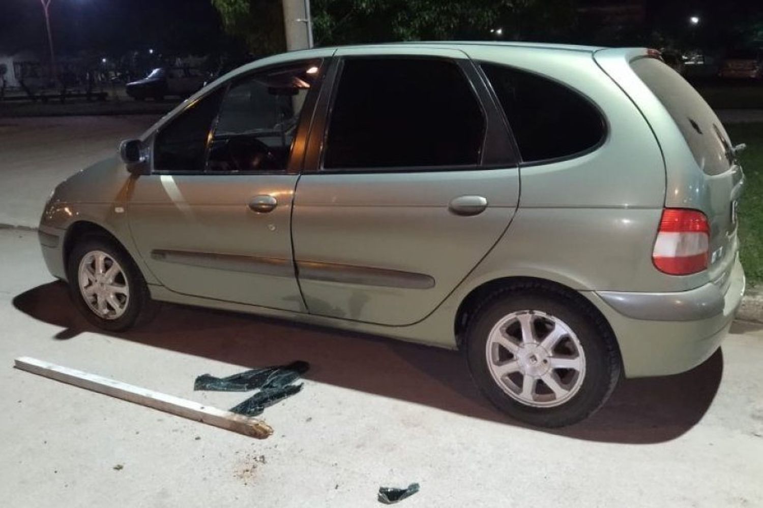 De no creer: intentó robar un auto y se quedó dormido en su interior