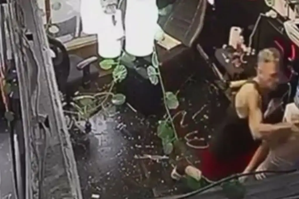 Golpeó a una mujer