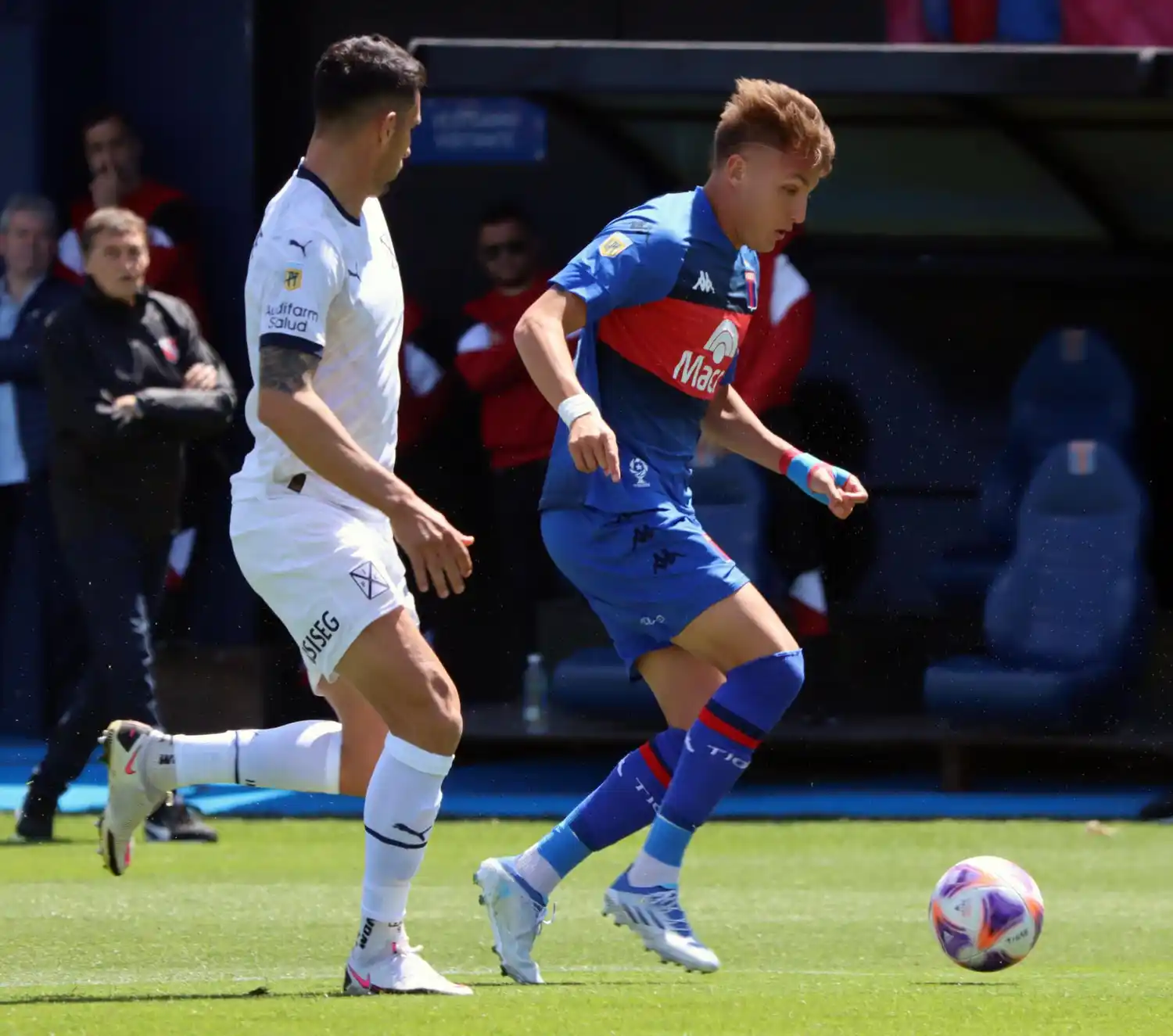 Tigre golpeó rápido y festejó ante Independiente