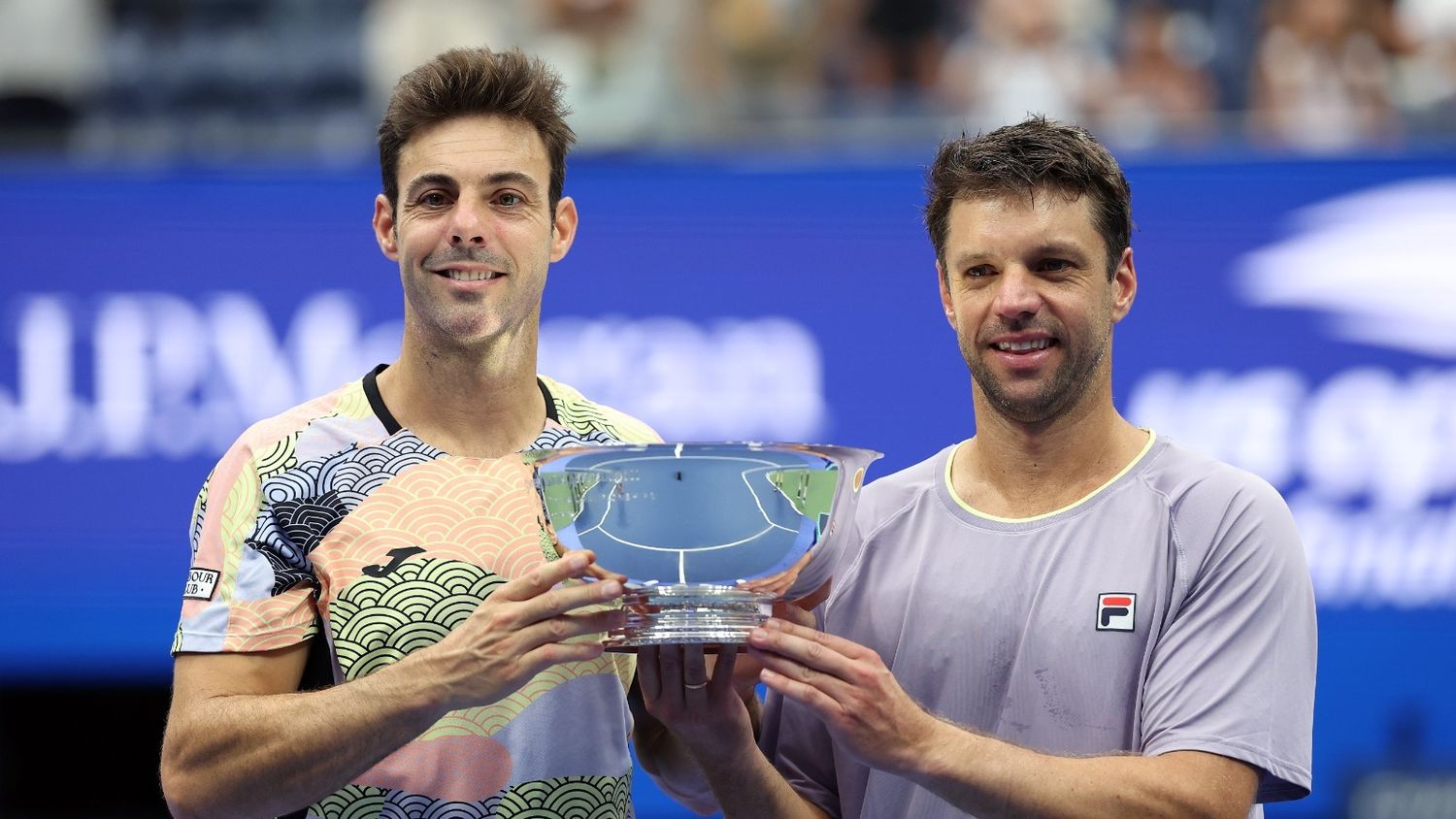 Marcel Granollers y Horacio Zeballos con el trofeo de campeones en el US Open.