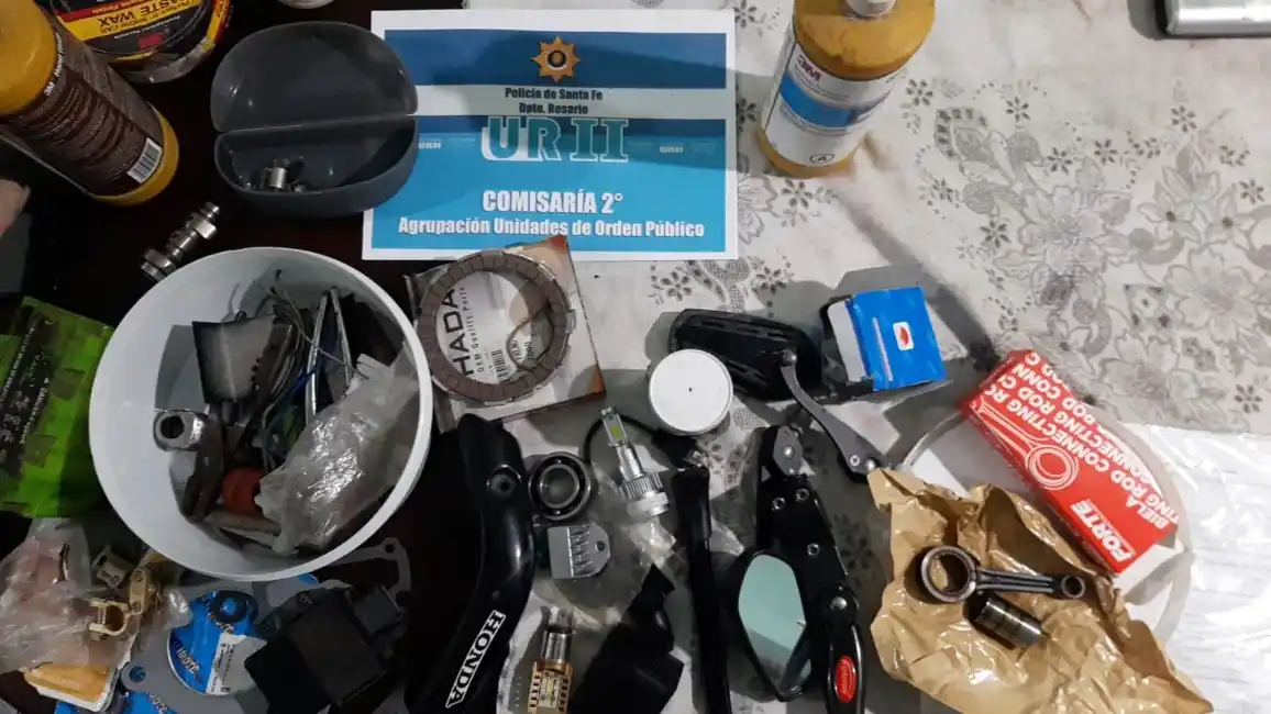 Recuperaron motos presuntamente robadas, gran cantidad de repuestos y secuestraron droga