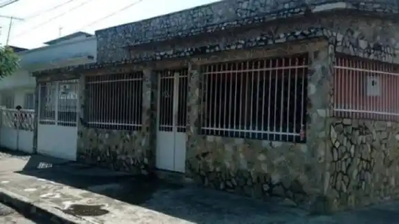 Piden libertad para mujer que mantuvo el cadáver de su madre dentro del baño en Maracay