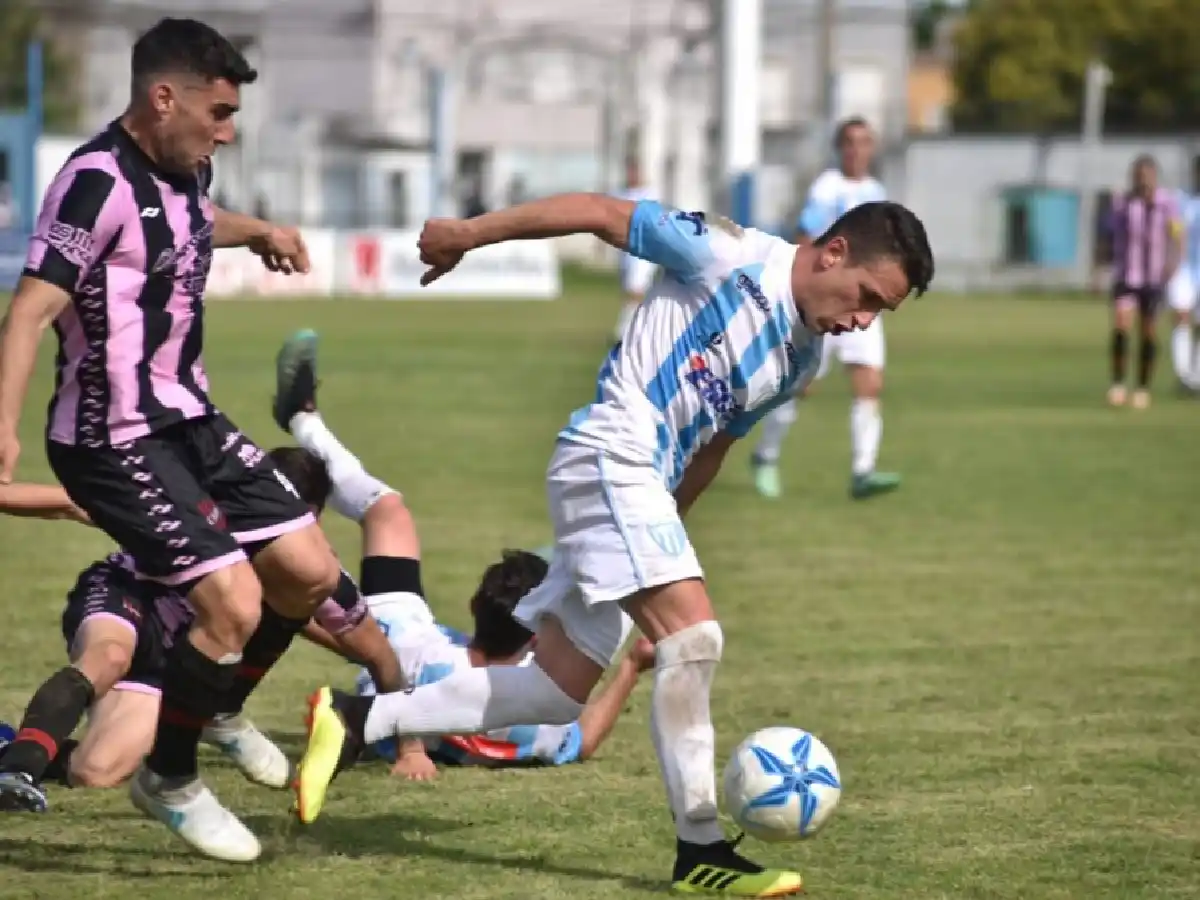 El rival llega de capa caída